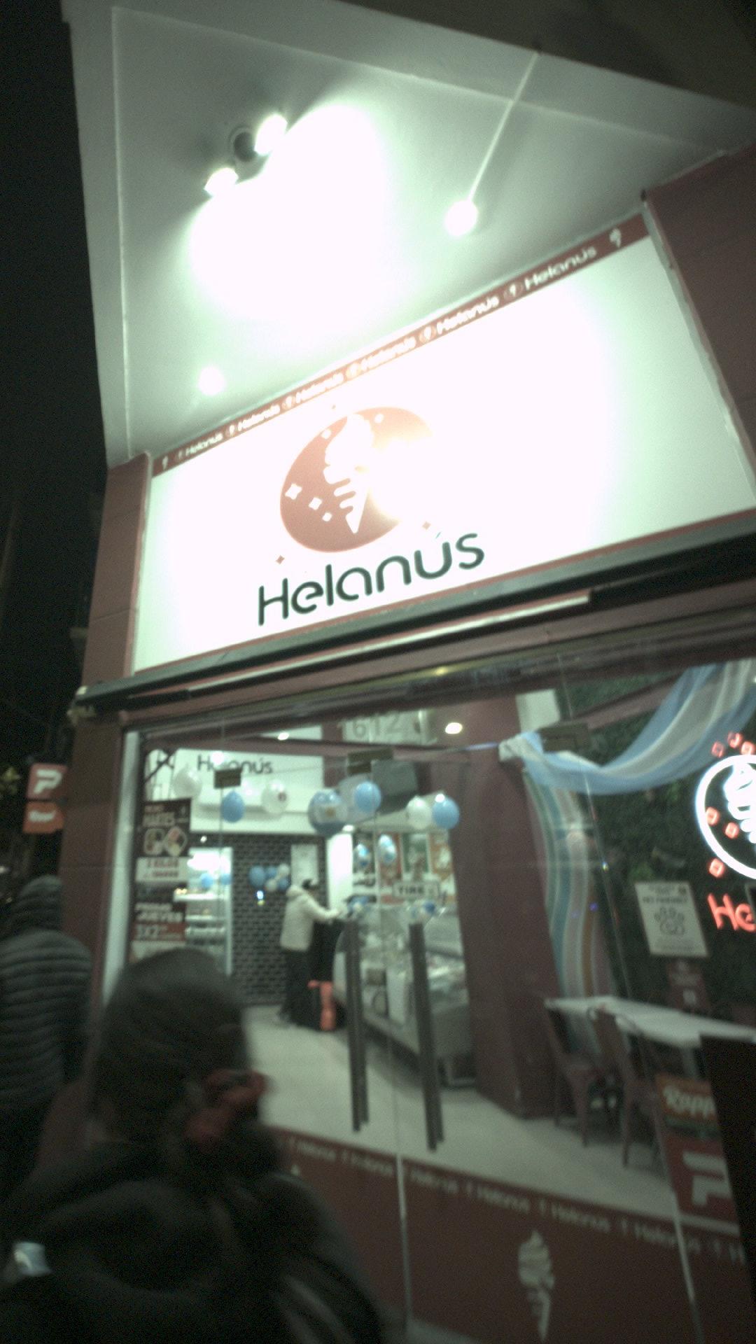 una heladería que se llama "Helanús"